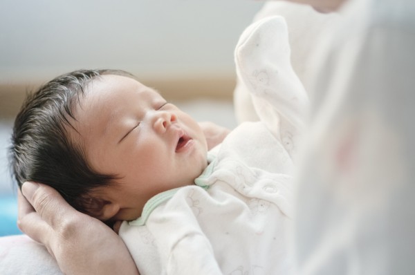 Bayi Baru Lahir Tidur Terus, Normal atau Tanda Ada Masalah? - Tentang Anak